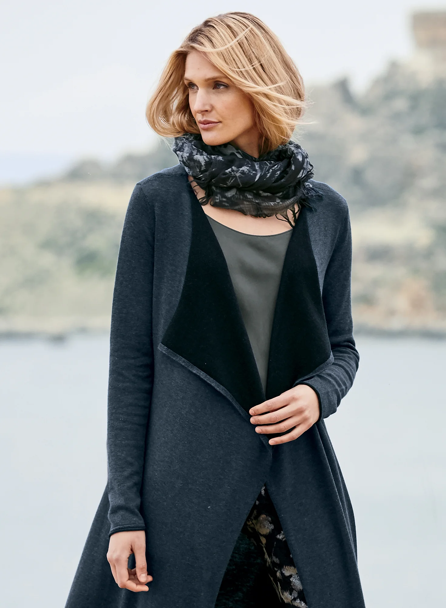 Midnight Garden Scarf - Image 4