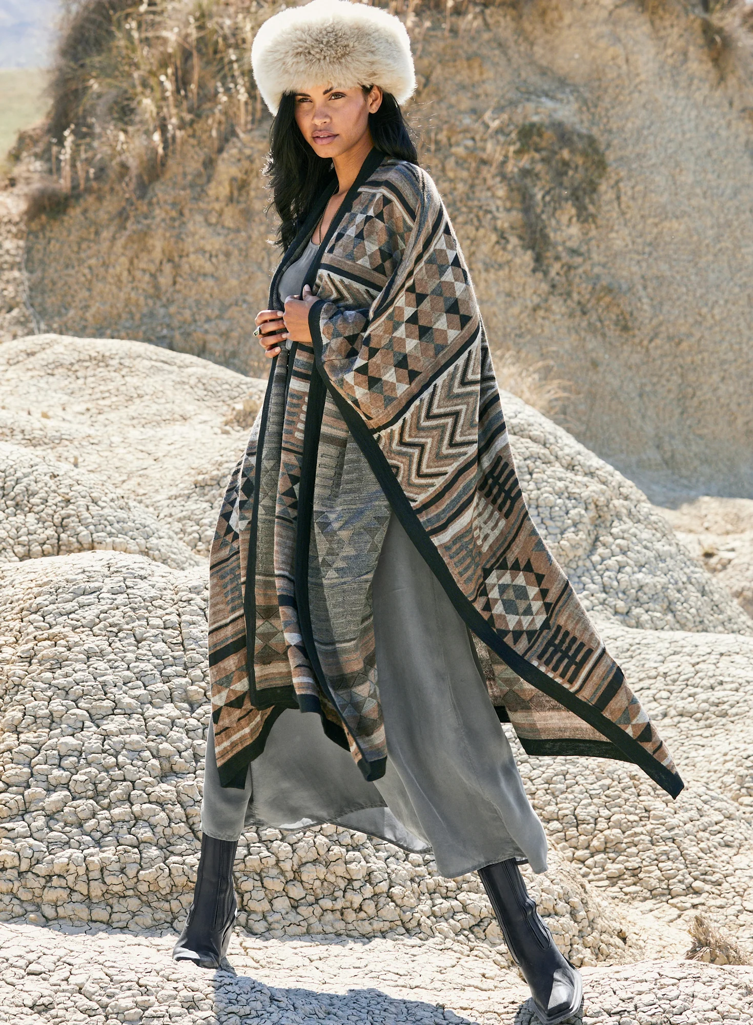 Nahla Cape - Image 4