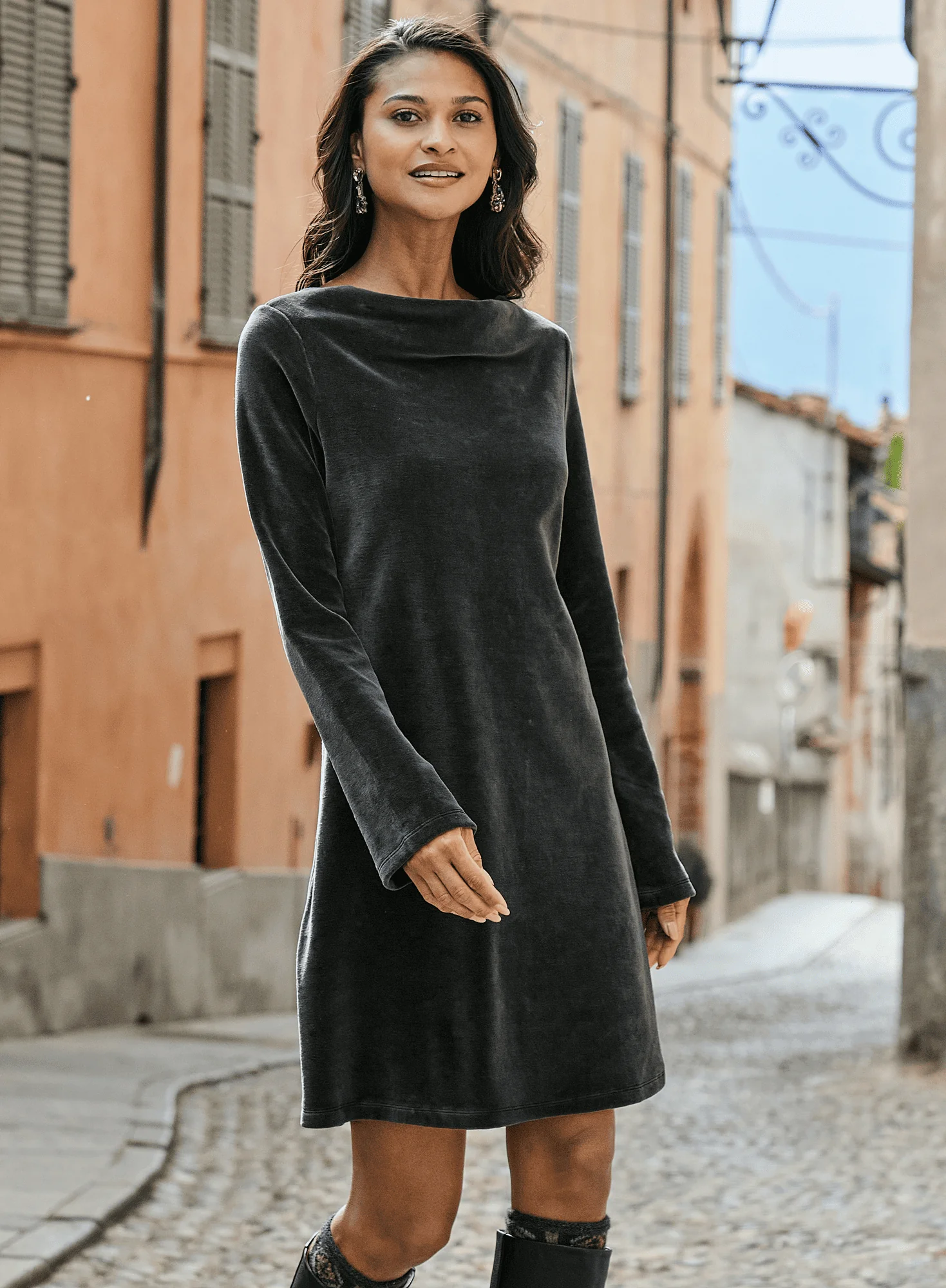 Velour Victoria Dress - Image 4
